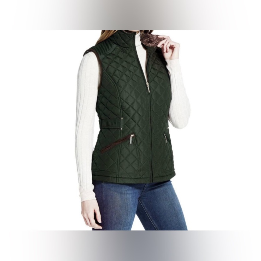 Weatherproof quilted vest with soft cozy lining. XL it measures 23 inches PTP.